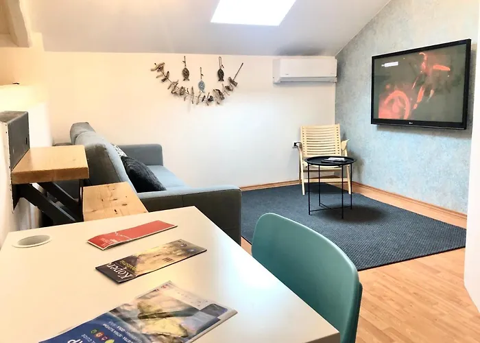 Old Court Palace 招待所 *