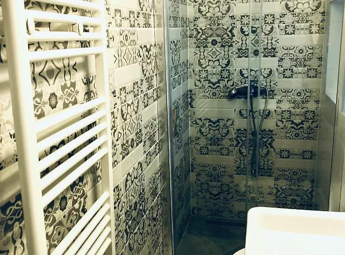 Old Court Palace 招待所 *