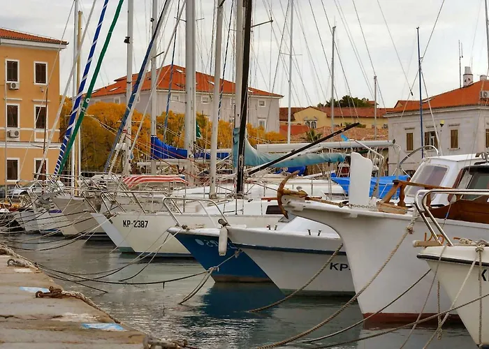 Old Court Palace 招待所 *