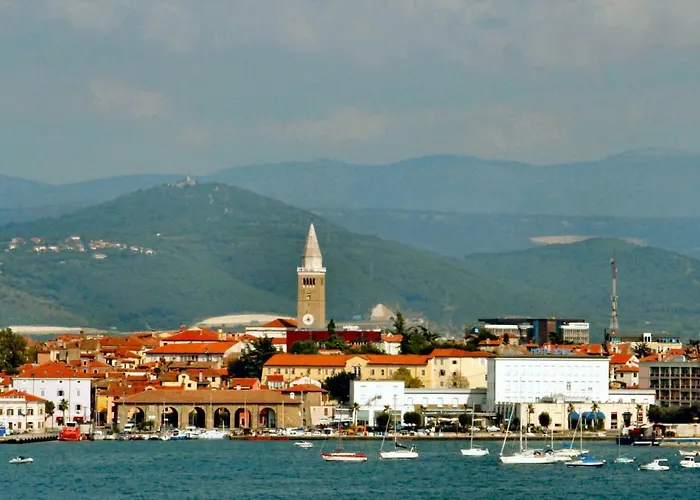 招待所 Old Court Palace 科佩尔