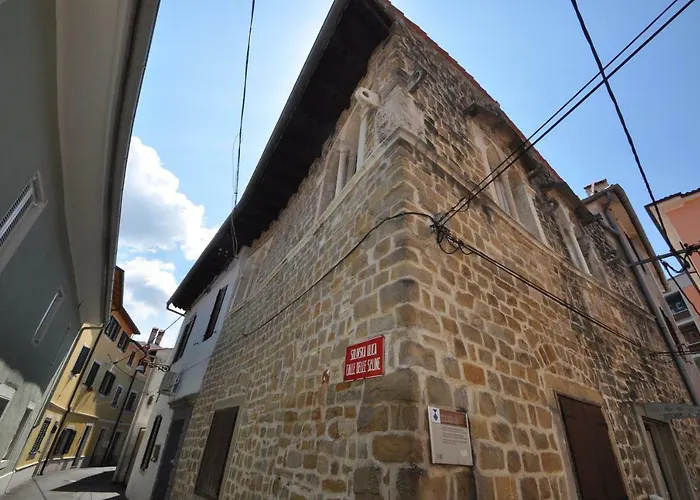 招待所 Old Court Palace *